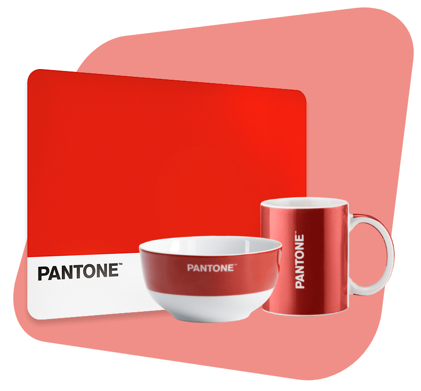 Set per la colazione colore rosso. Il set è composto da una tovaglietta, una tazza e grande e una piccola.